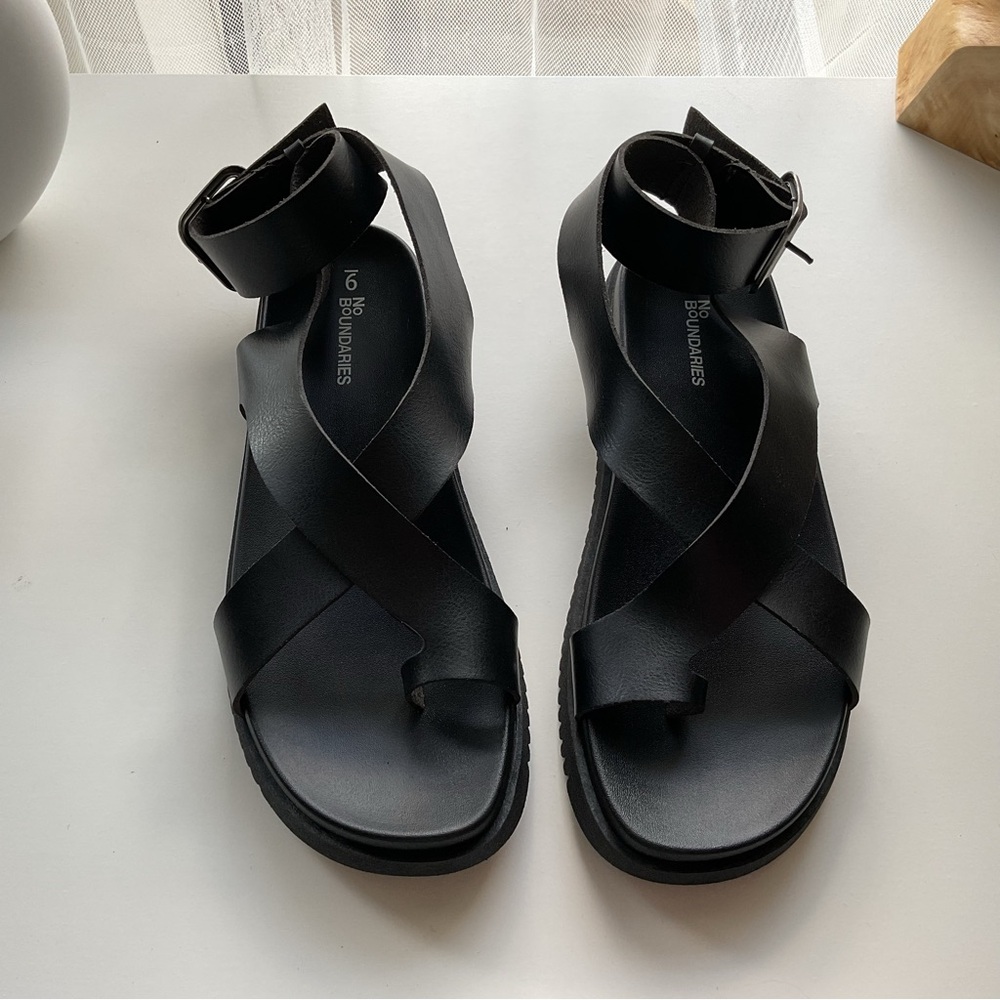 No Boundaries Black Crisscross Ankle Strap Sandals with Buckle